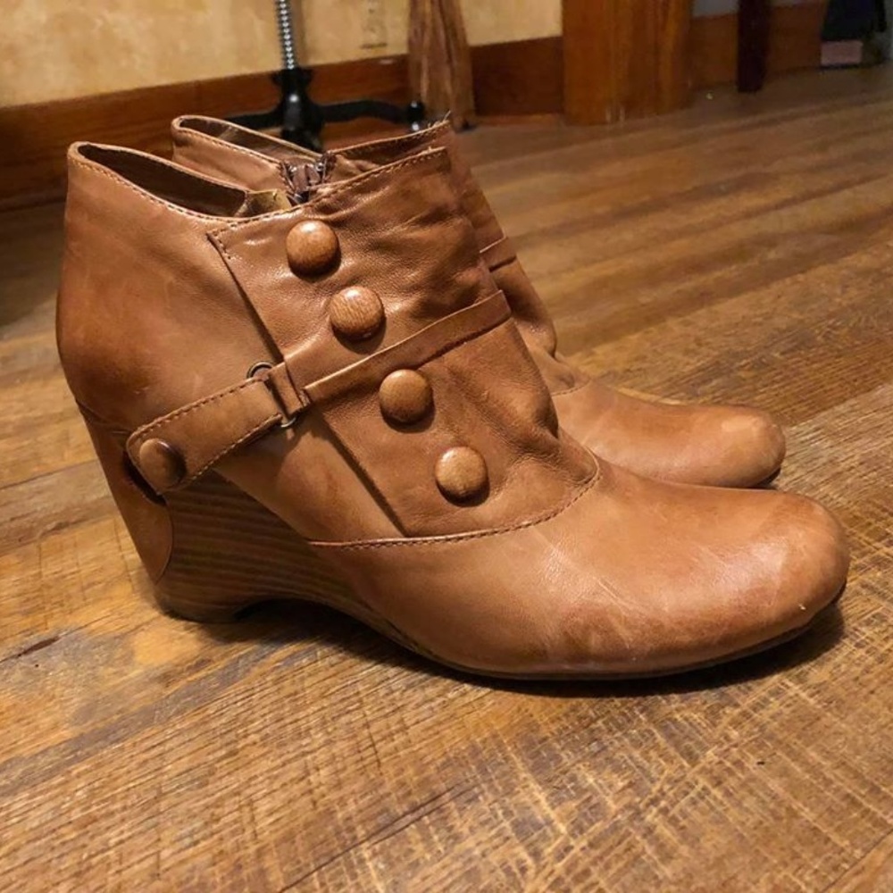 Miz Mooz size 8 Wedge ankle boots